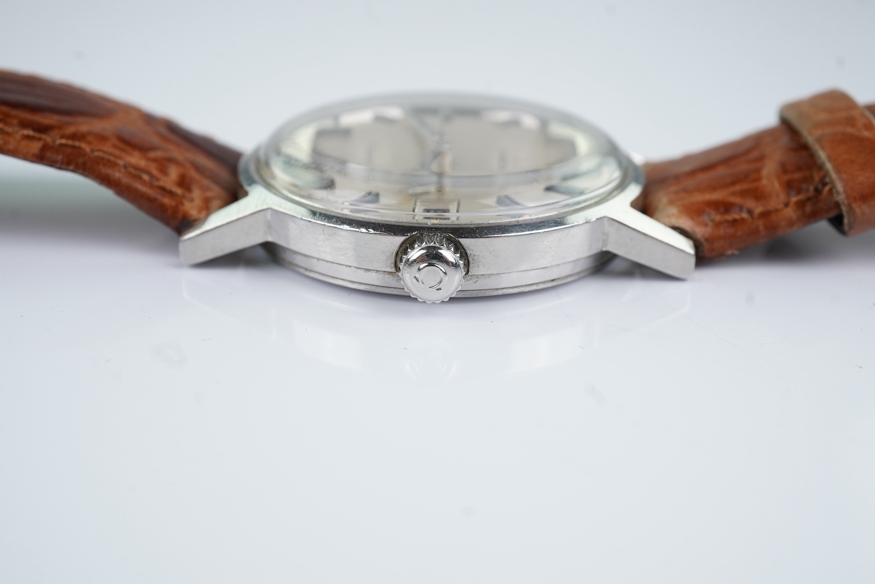 A gentleman's stainless steel Omega manual wind wrist watch